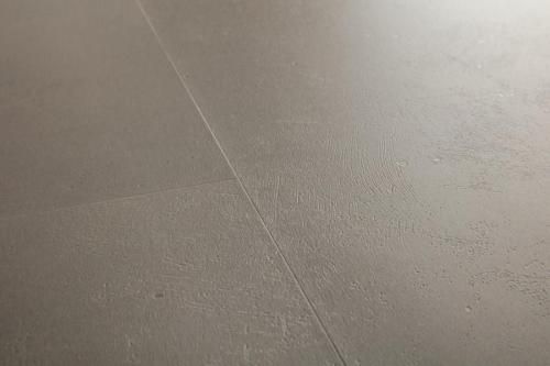 Виниловый пол Quick-Step Ambient Glue Plus Шлифованный бетон темно-серый (AMGP40141) фото в интерьере